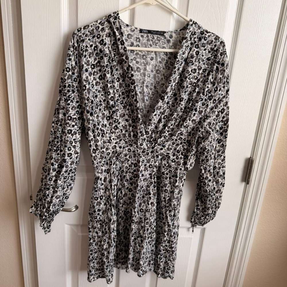 Zara Womens Black White Print V-Neck Mini Dress‎ Long Sleeve Ruffle Cuff M